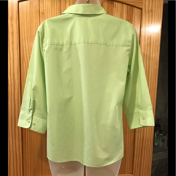 🎉4 Tops For $25🎉Like New-Light Lime Green Blouse - Picture 5 of 8